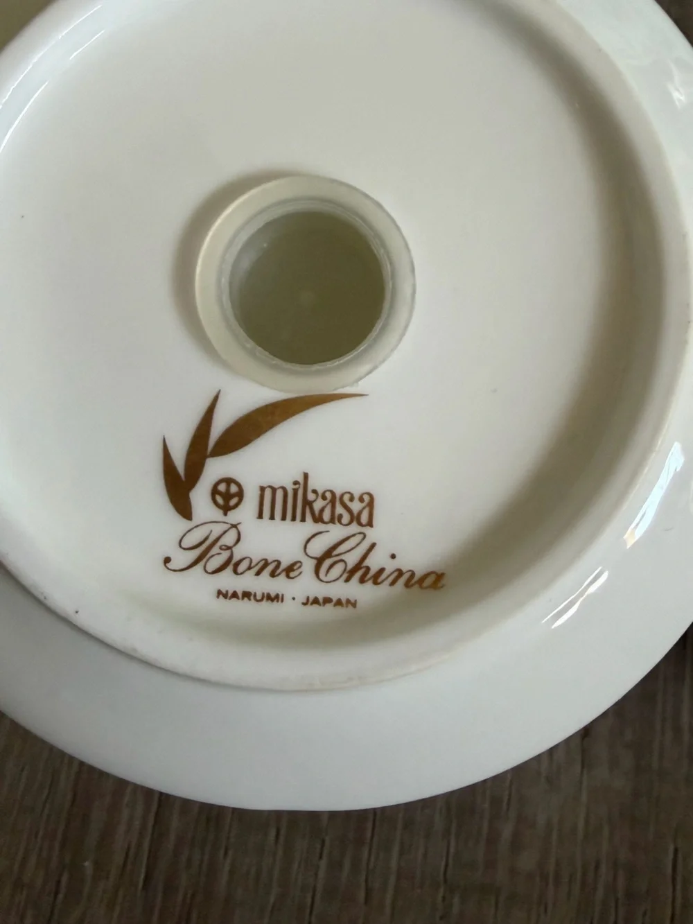 Mikasa Cumberland Bone China MCM Salt & Pepper Shakers with Decorative Band